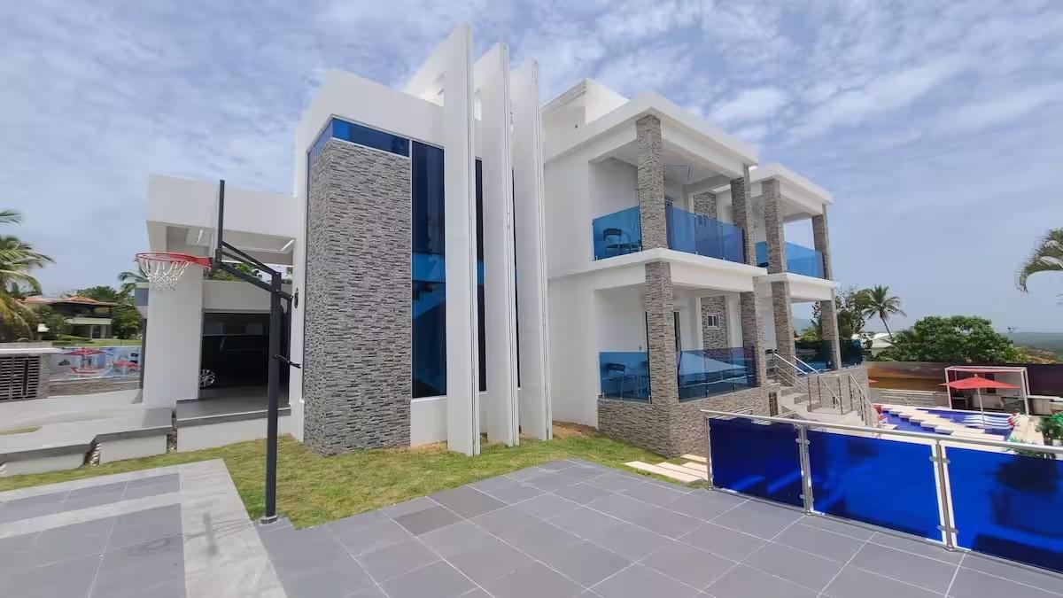LUXURY VILLA W/ PRIVATE DISCO