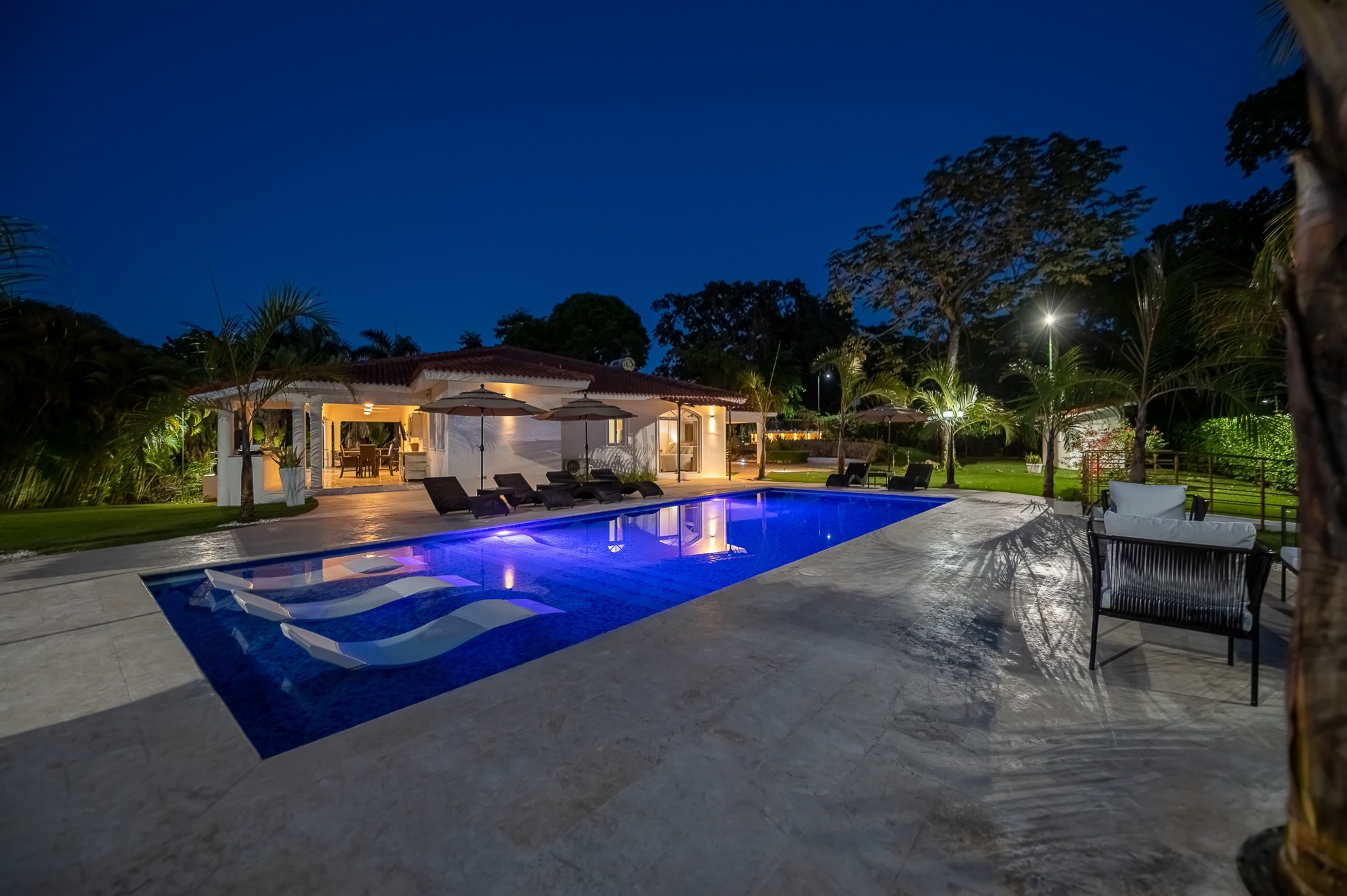 4BR VILLA W/ POOL & BBQ