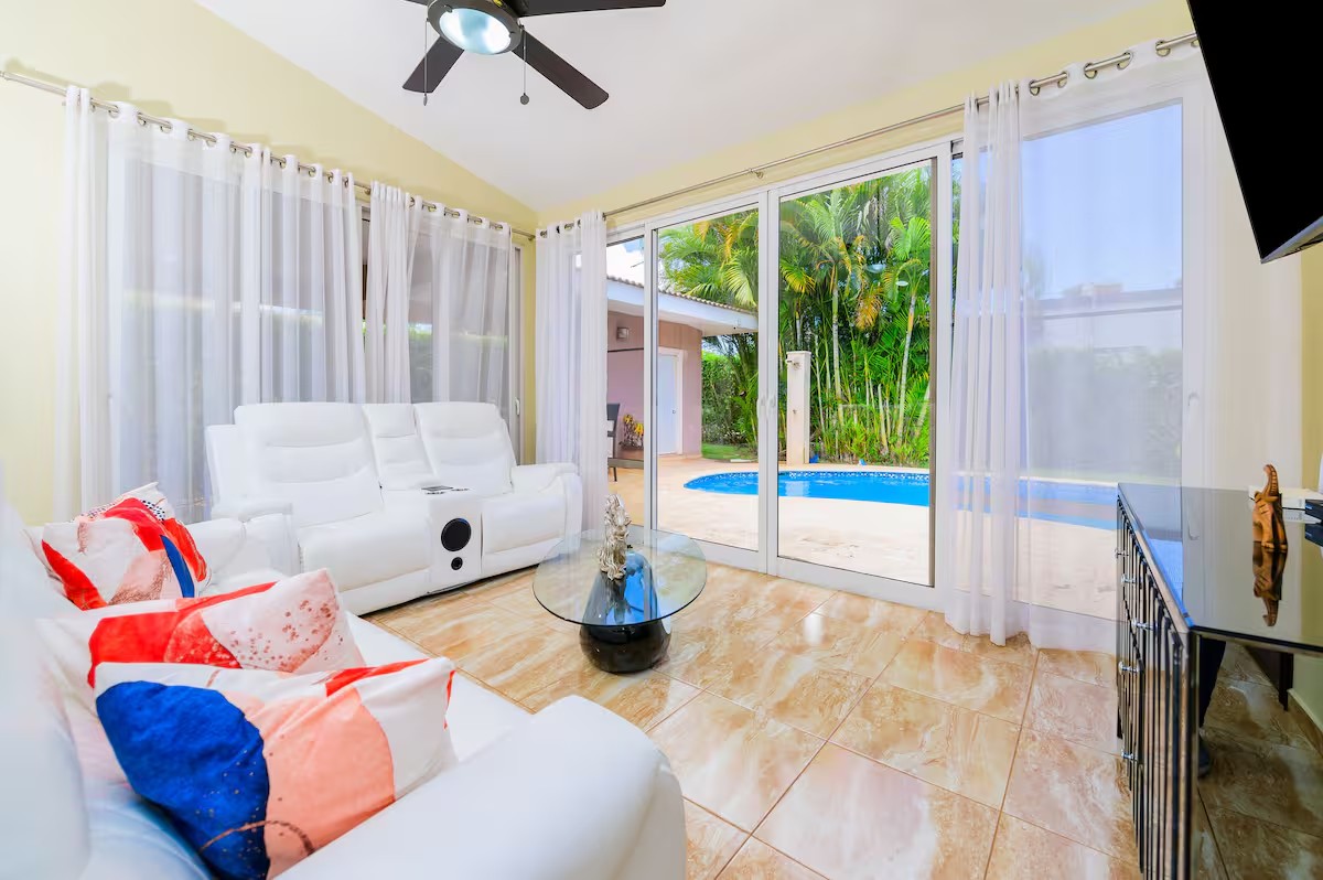 VILLA W/ PRIVATE POOL & BAR