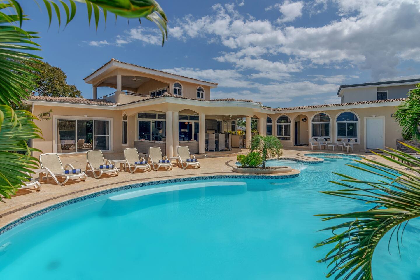 6BR GATEAWAY W/ POOL