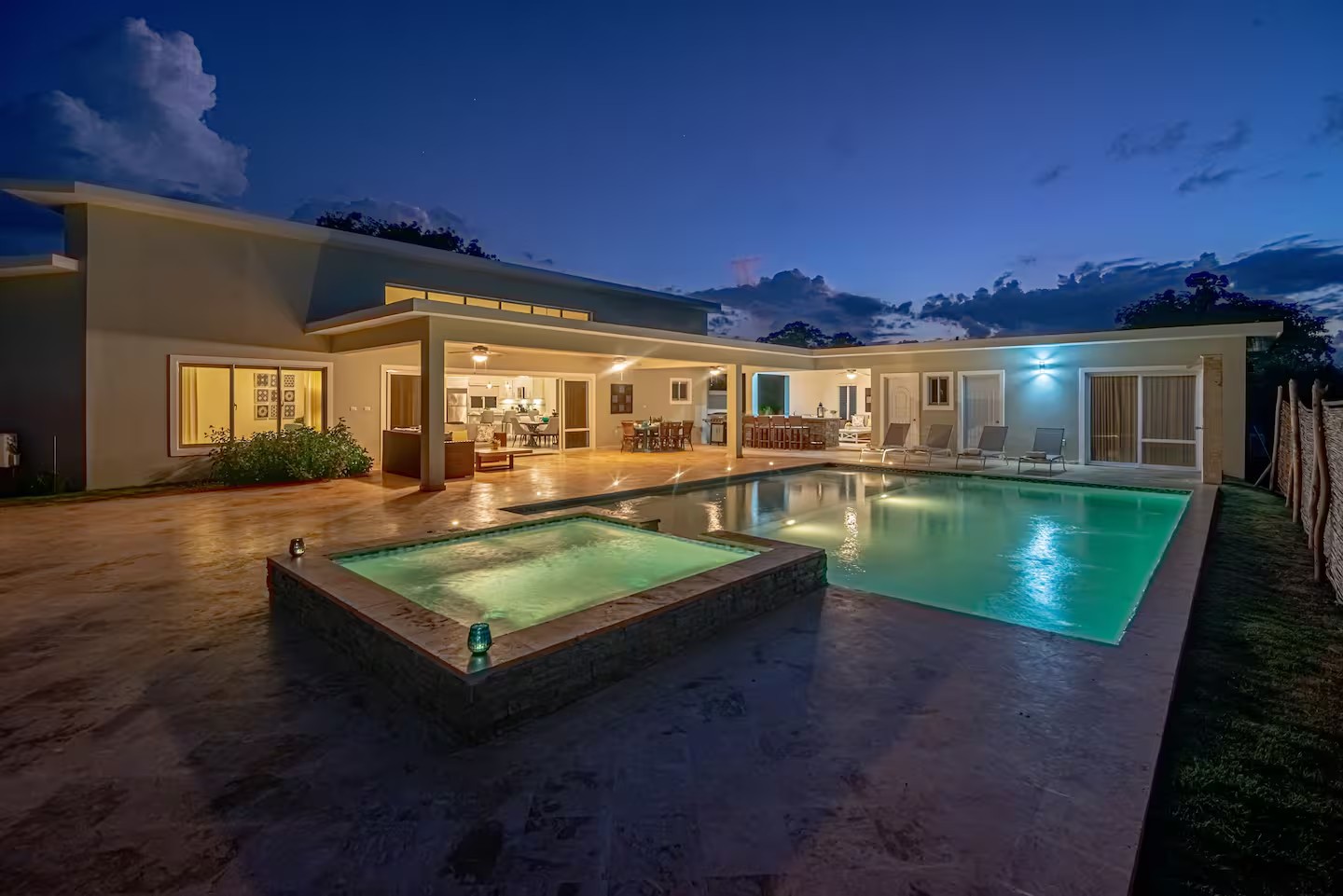 LUXURY VILLA IN CASA LINDA