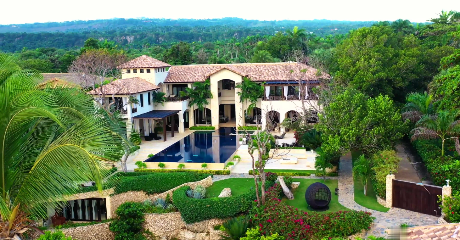 Hacienda Tres Amarras | 9 Bedroom Oceanfront Villa in Cabrera
