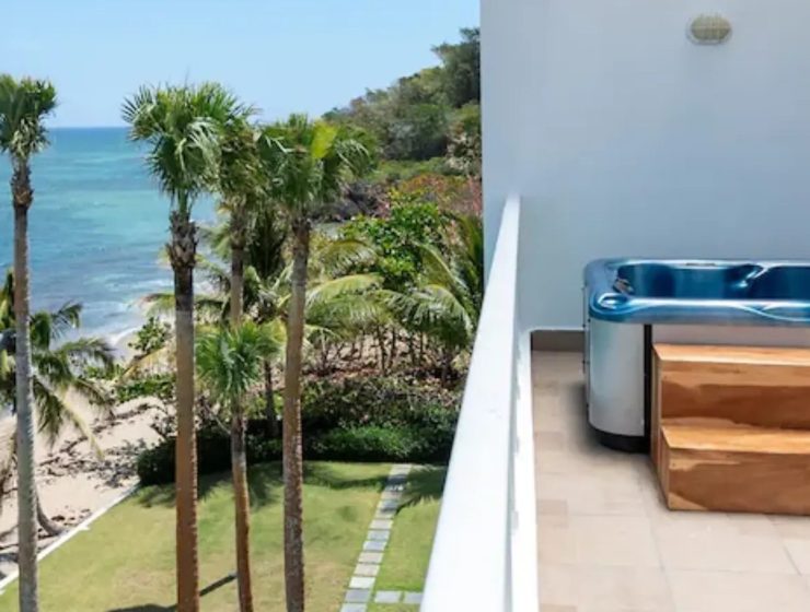 Seabreeze Summit: Luxurious Beachfront Penthouse
