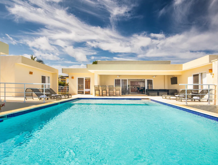 Luxury Villa with Pool & Jacuzzi