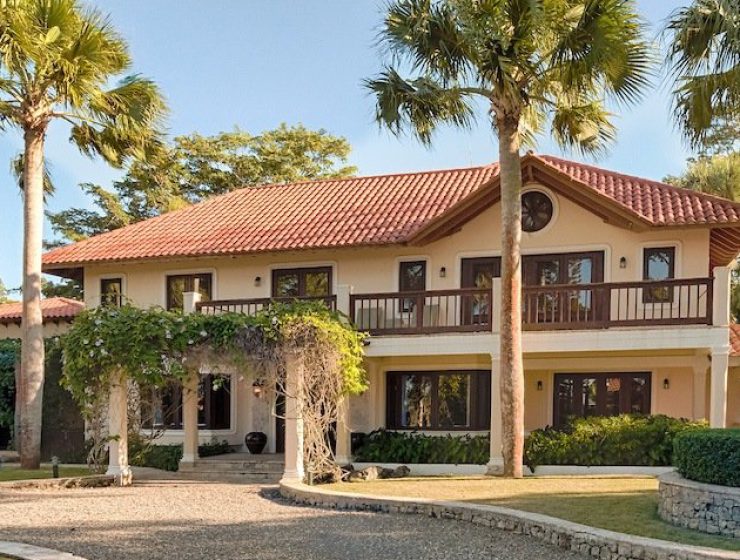 Villa Tropicalia: Exquisite Beachside Haven